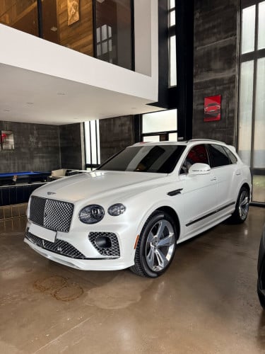 Bentley Bantanga 2023 V12 Full option