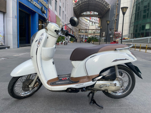 Honda Scoopyi 2015 New98%មានពន្ធកាតគ្រីស្លាកលេខ