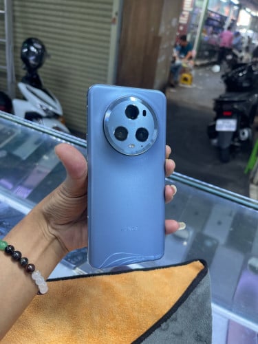 Honor magic5pro 256G Ram12G sim2 CH អត់ដើរCamrea 0.5 និងzoom ឆ្ងាយ