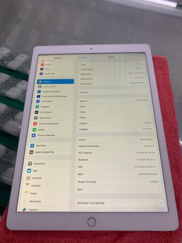 iPad 12.9inch 128G = 195$ ( Sim + WiFi )
