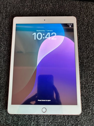 IPAD 8th (Sim/128)