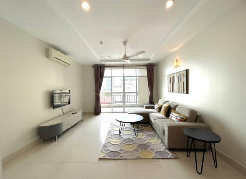 Lovely Two Bedroom Near Toul Tompong