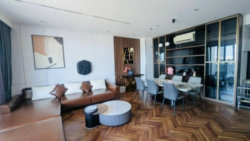 Modern Three Bedroom For Rent At The Peak