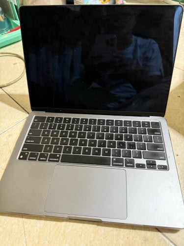 ត្រូវការទិញអេក្រង់ MacBook Air M2