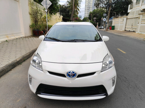 Prius 012 Options 3 11មុឺនម៉ាយហ្សុីន ខាងក្នុងលឿង