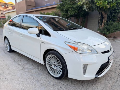 Pruis 2012 Option3 ឡានម៉ូល ស្អាតណាស់បងប្អូន