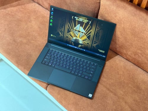 Razer Blade 15 Base 2020 ( Grade A )Core i7-10th, RAM 16GB, SSD 512GB, VGA Nvidia RTX2060 6GB