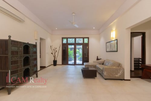 Renovated 3-bedroom ground floor apartment| Srah Chak