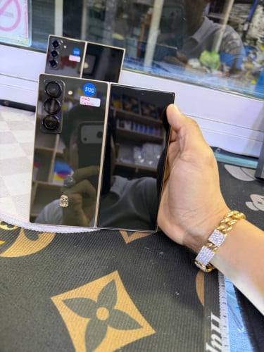 Samsung w25 edition 512G sim2 ធានាអីវ៉ាន ហ្សីន