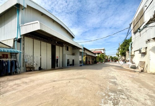 Urgent Sale – Land with Warehouse | Prime Location