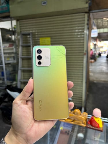 Vivo V23 5G 256G Ram12G Sim2 global បែកខ្នង និងកញ្ចក់មុខតិច