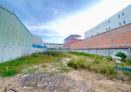 ដីខ្នាតវិឡាសំរាបលក់បន្ទាន់ខ្លាំង - ទីតាំង : ខណ្ឌមានជ័យ ក្បែរផ្លូវទ្រុងមាន់