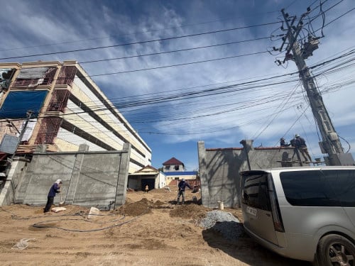 ដីសម្រាប់លក់ នៅភ្នំពេញថ្មី ទឹមធ្វើរបងរួច ដីកែង