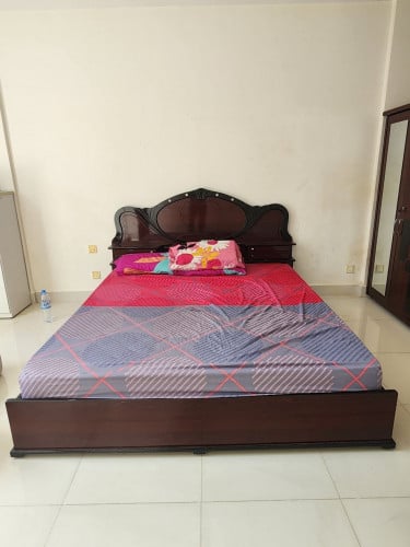 គ្រែគេងប្រភេទឈើកិន និងពូក (2m x 1.8m)