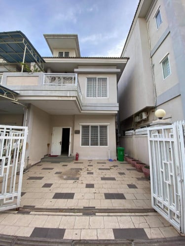 វីឡាកូនកាត់ សម្រាប់លក់ ក្នុងបុរី  ហាយធិច2 (និរោធ) ខណ្ឌច្បារអំពៅ