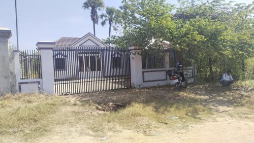 ផ្ទះលក់បន្ទាន់ មាន2បន្ទប់គេង 1បន្ទប់ទឹកប្លង់រឹង25000$ចរចារ ឃុំទួលព្រិច ស្រុកអង្គស្នួល ខេត្តកណ្តាល