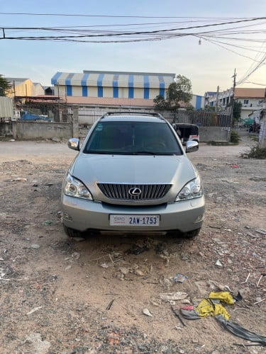 ឡានលក់ 330ប៉ុង១ ឆ្នាំ2004