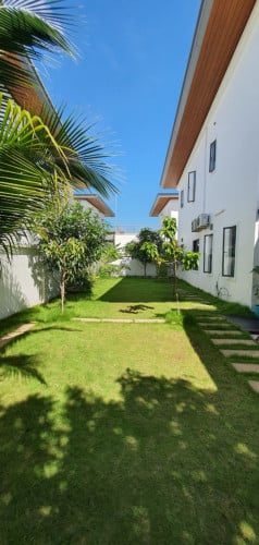 ផ្ទះវីឡាភ្លោះ (សល់ដីចំហៀងធំ)