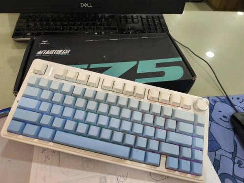 លក់ Keyboard Aula F75 blue and white នៅស្អាតមានប្រអប់ នឹង គ្រឿង១សេត 38$
