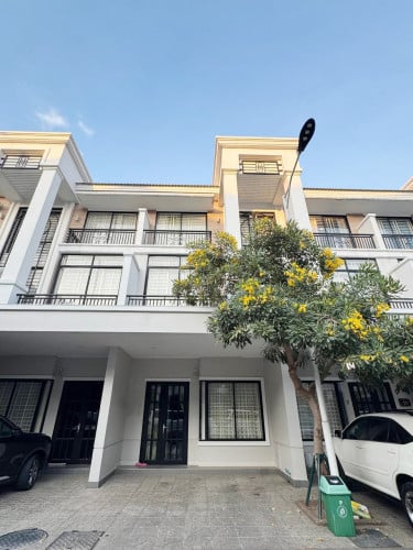 វីឡាកូនកាត់LAសម្រាប់ជួល | Link Villa LA For Rent