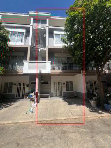 វីឡាកូនកាត់ LC2 សម្រាប់ជួលនៅបុរី ប៉េងហួត ជ្រោយចង្វារ  (​ មានសម្ភារះខ្លះ​ )