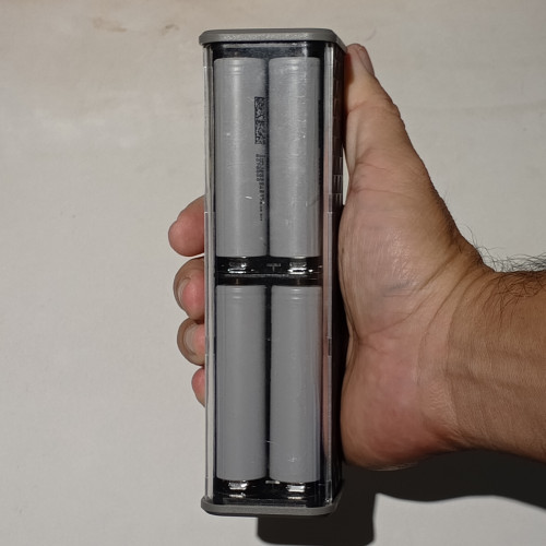 ប្រអប់Powerbank ដាក់ថ្ម 18650 បាន8កូន