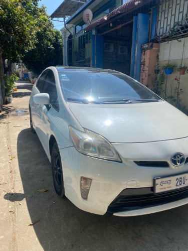 ឡានលក់ប្រញាប់លុយPrius 013 Full option Solar ស្លាយកុងទរ័