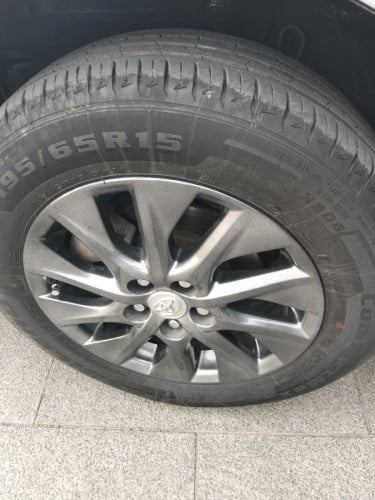 យ៉ាន់ Prius Plus In សំបកថ្មីទាំង៤