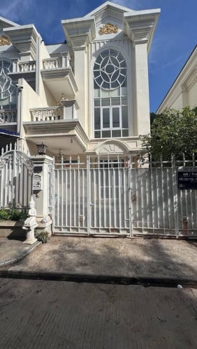 វីឡាភ្លោះ (Twin) ក្នុងបុរី ឌឹមេគង្គរ៉ូយ៉ាល់