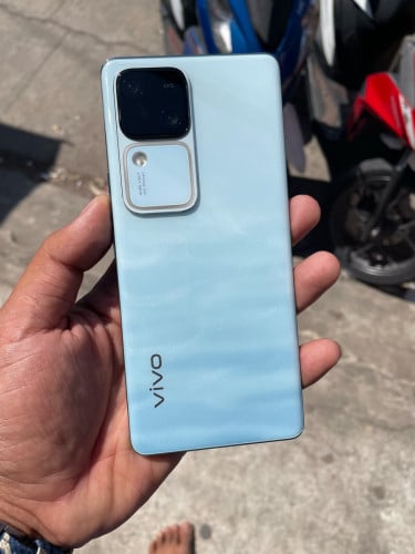 លក់ vivo v30 Ream 12+12 storage 256 ប្រេីសុីមបាន2បងបងរបស់ក្រុមហ៊ុន
