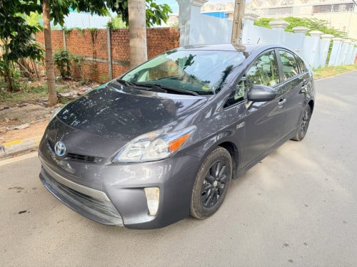 2012 Toyota Prius plug-in option 3