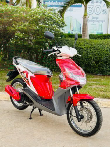 Honda Icol012 ក្រុមហ៊ុន ម៉ាសុីនតាន់ហាប់នែនស្ងាត់ជិះស្រួលស្ទុះមិនលាន់មិនហុយមានពន្ធកាតគ្រឺ