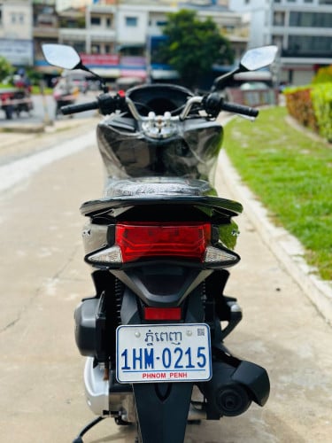 Honda PCX 017 ជប៉ុនសុទ្ធ125cc ម៉ាស៊ីនតាន់ហាប់នែនស្ងាត់ជិះស្រួលស្ទុះមិនលាន់មិនហុយមានពន្ធកាតគ្រឺហ្សីន
