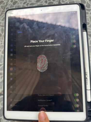 iPad Pro 10.5   512g sim+wifi ថ្មរកាន់ប្រើស្រួល