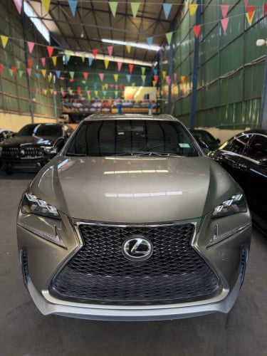 Lexus Nx200t 2016F-Sport ពណ៍ទីតានីមក្នុងខ្មៅ
