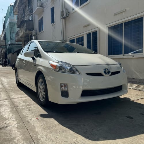 Prius 2010 Option4 ក្នុងលឿង ពូកស្បែក មេឡាន