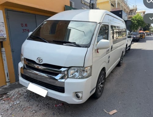Toyota Hiace 2015