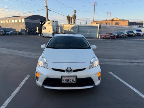 Toyota Prius option4 ក្នុងលឿង​ន013 ឡានកាលី