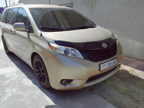 Toyota Sienna 2011