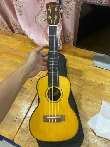 Ukulele 35$