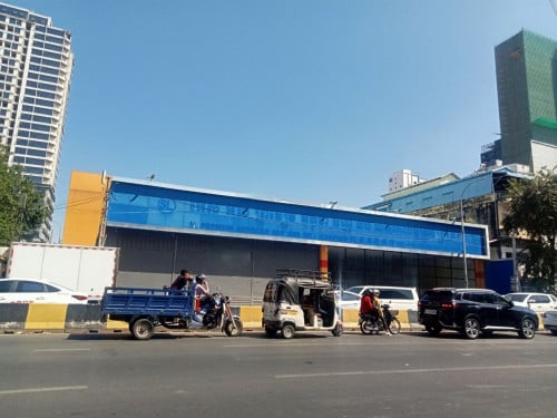 Warehouse for Rent on Monivong Boulevard – Prime Commercial Location