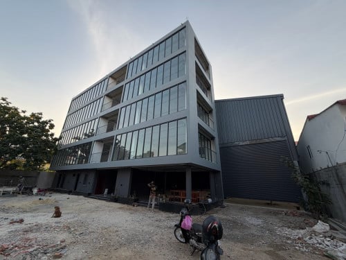 ឃ្លាំង និង អាគារសំរាប់ជួល