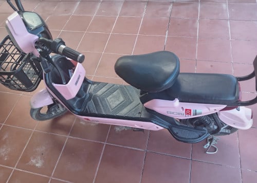 អាគុយកាន់ឍ្អ