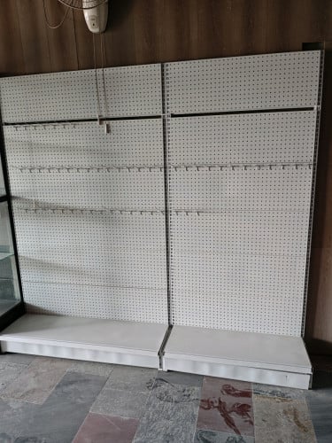 (លក់ធ្នើរតាំទំនិញ)