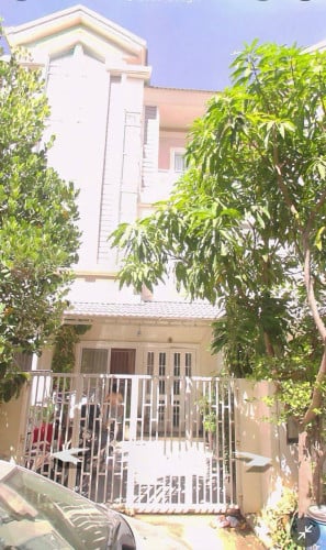 វីឡាភ្លោះ ក្នុងបុរីជីកម៉ុងសែនសុខ