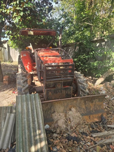 មានត្រាក់ទ័រលក់