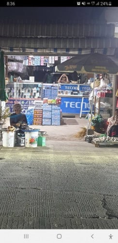 ផ្ទះផ្សារជាប់ផ្លូវធំ