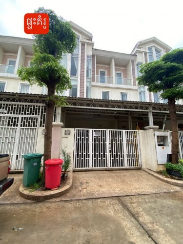 វីឡាកូនកាត់សម្រាប់ជួលនៅ​បុរី​ ជីបម៉ុងសែនសុខ មានសម្ភារះខ្លះ