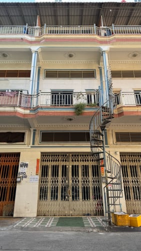 ផ្ទះលក់ក្នុងក្រុង ស្អាត3ជាន់តំលៃធូរ ប្រញាប់លុយ កាត់ប្លង់រឹងជូន