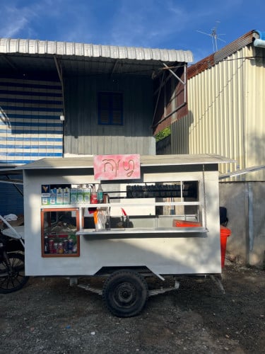 រម៉កកាហ្វេ និងម៉ូតូលក់